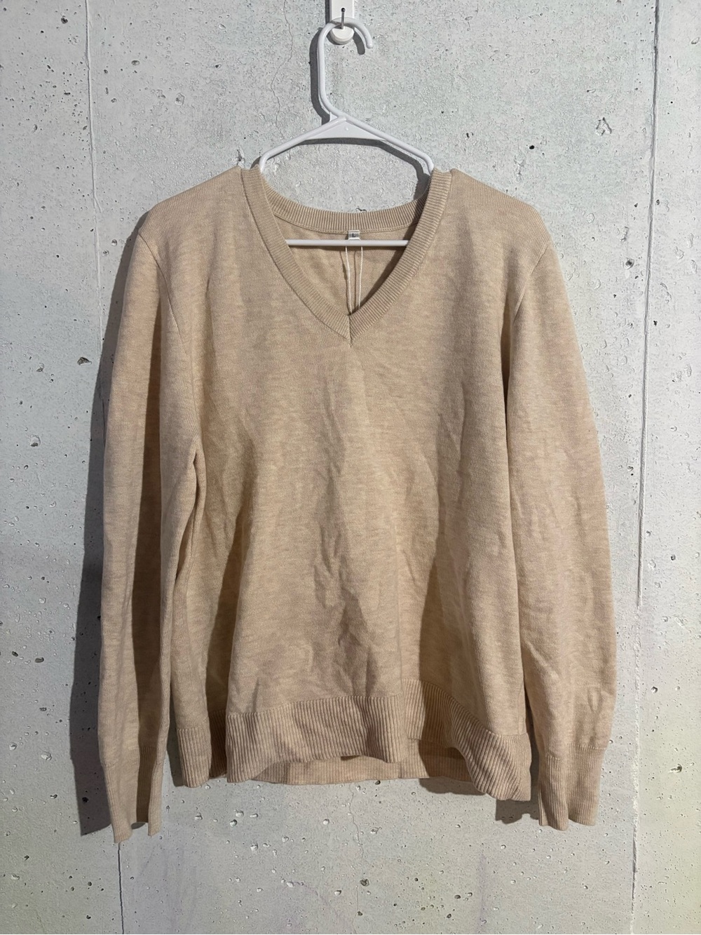 Anrabess V-Neck Sweater | Size: Large